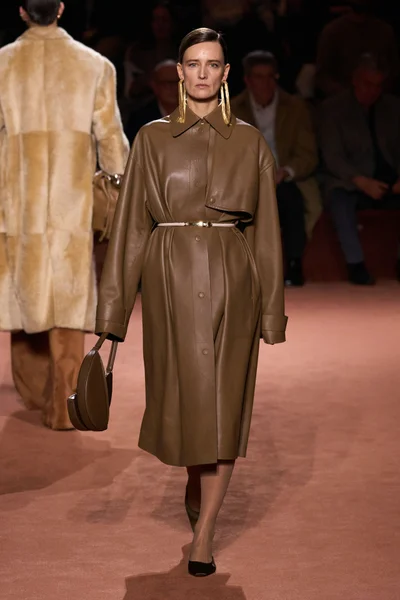 Look 37